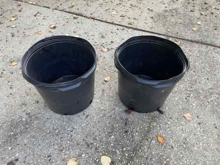 Photo of free Large planter pots (Severna Park/Manhattan Beach) #1