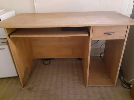 Photo of free A small desk (Metuchen nj) #1