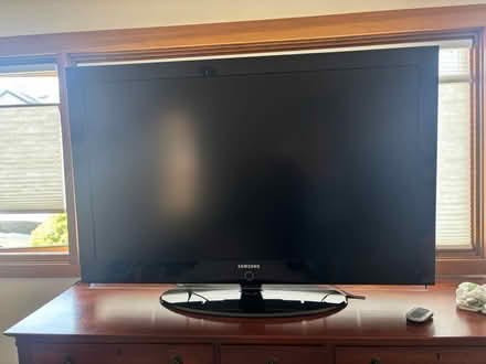 Photo of free 52 Inch 1080p Samsung HDTV (Broadway Terrace Rockridge) #1