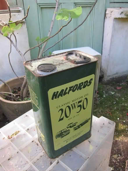 Photo of free 20w 50 motor oil Halfords (Bush Hill Park EN1) #3