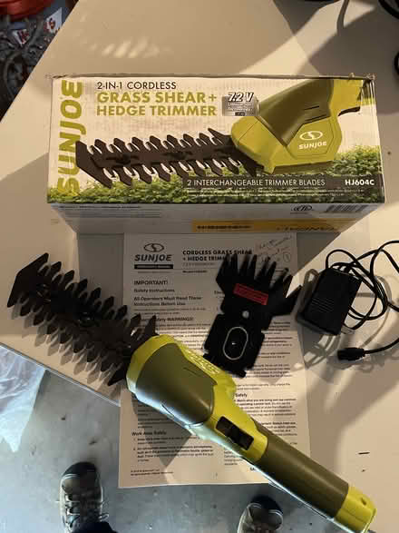 Photo of free Sunjoe Grass Shear + Hedge Trimmer (Tigard near King City) #1
