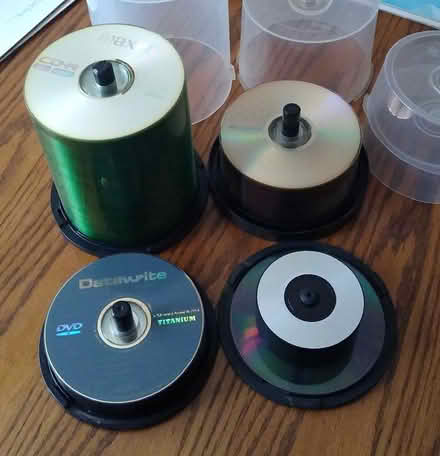 Photo of free CD-R, DVD-R Disc Media Bundle (Lee Chapel SS15) #1