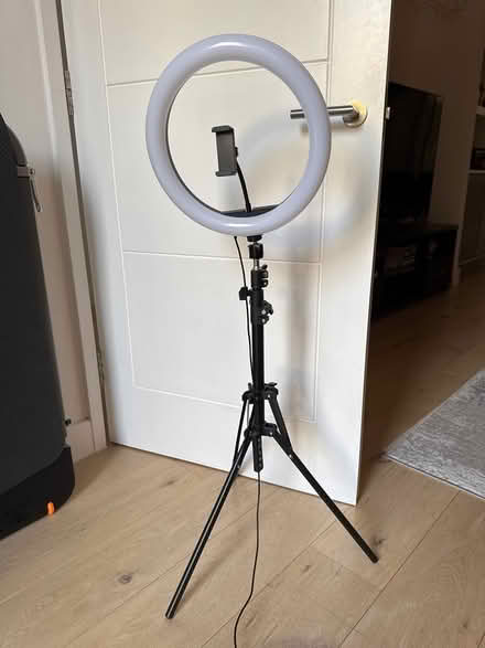 Photo of free Small Ring Light with Phone Holder (Surbiton, KT5) #1