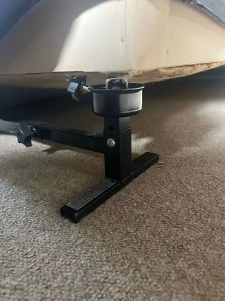 Photo of free 2/3 seater sofa on raisers (Netherfield, Battle) #3