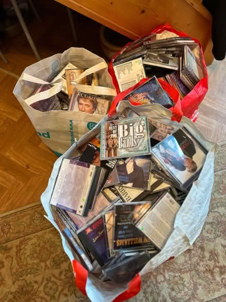 Photo of free CDs (Gl16 Sling) #1