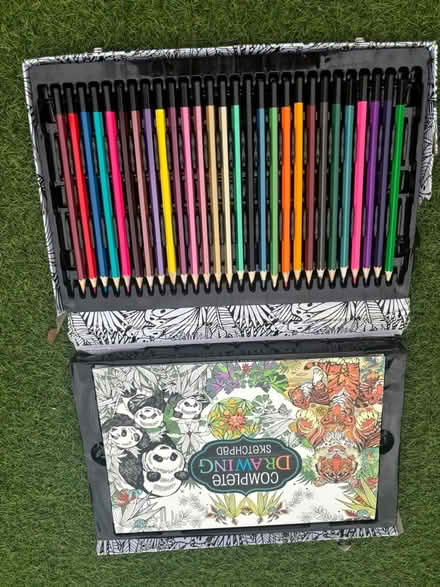 Photo of free Colouring Pencils & Sketch Pad (DA11) #4