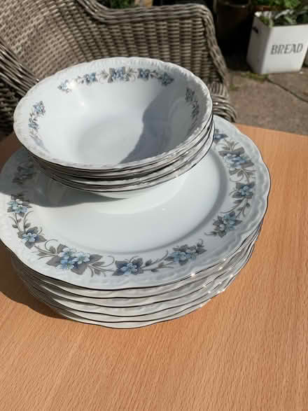 Photo of free China dinner plates and bowls (Letchworth SG6) #1