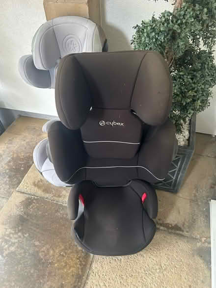 Photo of free Child’s car seat - black (Shepperton, TW17) #1