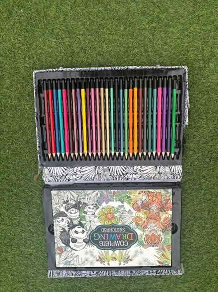 Photo of free Colouring Pencils & Sketch Pad (DA11) #1
