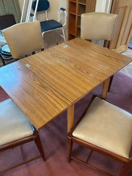 Photo of free Table and chairs (Gl16 Sling) #1