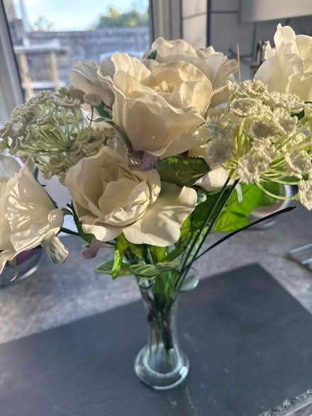 Photo of free Frilled vase and silk flowers (Croydon/West Wickham) #1