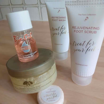 Photo of free selection of skin care toiletries (Fords Farm RG31) #1