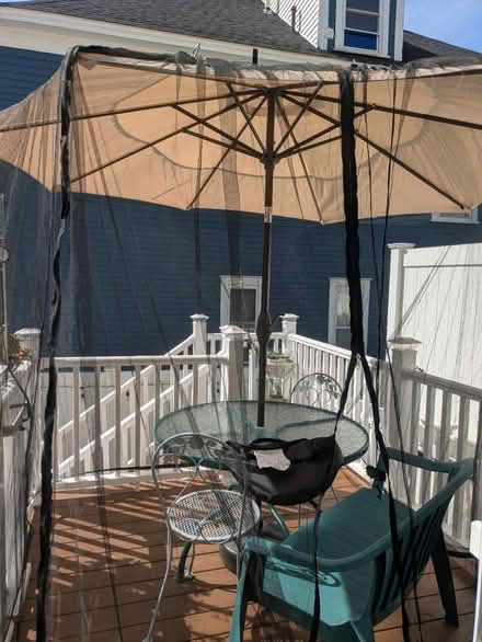 Photo of free Screen 'house' for Umbrella (Pawtucketville / Lowell) #1