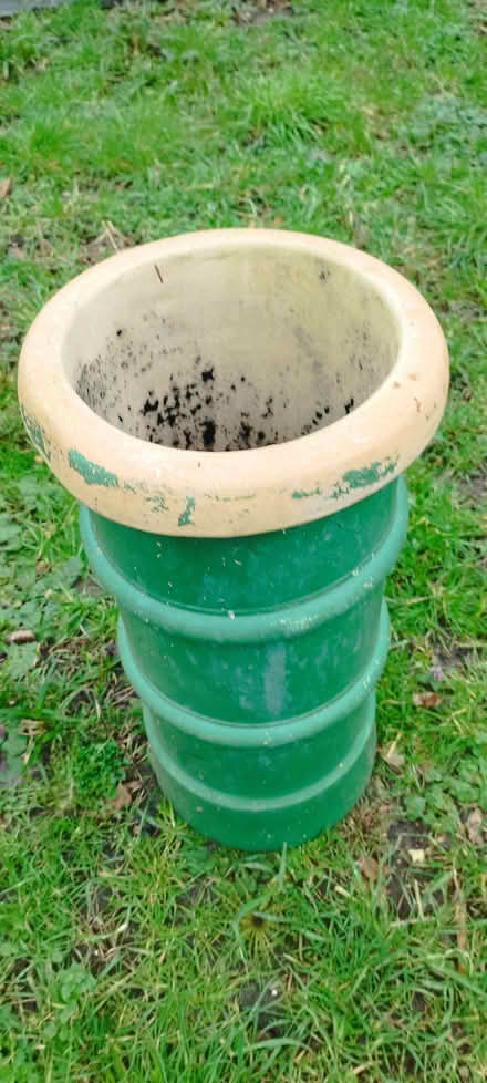 Photo of free green chimney pot for garden (Morden SM4) #2