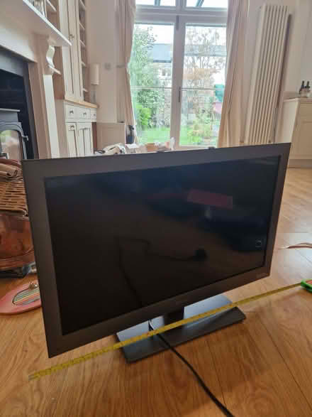 Photo of free 32i TV - NOT 'smart' (Kew TW9) #1