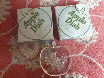 Photo of free plastic apple shaped placemats (Woodside WD25) #1