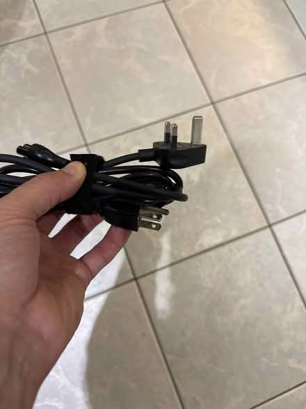 Photo of free US and U.K. power leads for laptop (Cambridge station area) #1