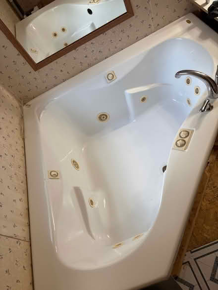 Photo of free Corner Jacuzzi tub (Four Oaks) #1