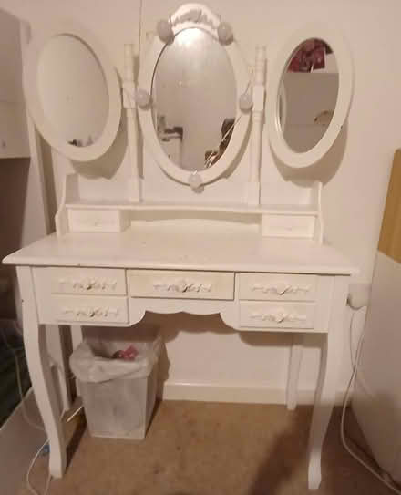 Photo of free Dressing table (whyteleafe CR3) #2