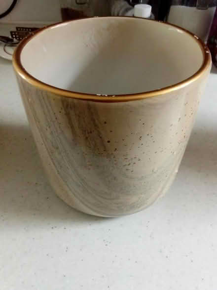 Photo of free Medium plant pot holder (Tonbridge) #1