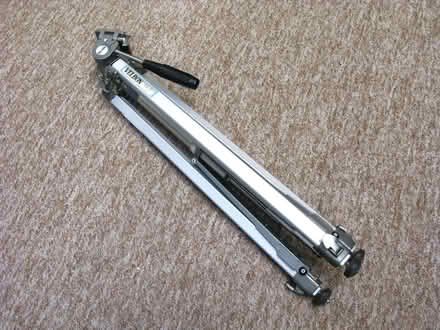 Photo of free Photographic tripod (Kings Langley WD4) #2