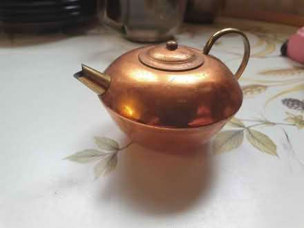 Photo of free tiny decorative teapot (Woodside WD25) #1