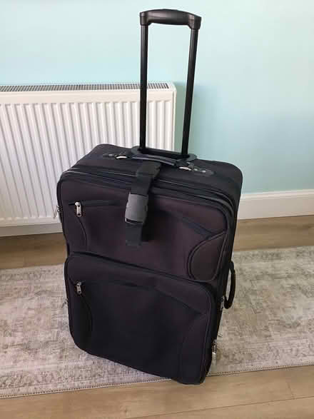 Photo of free Medium-size suitcase (Dundee DD3) #1