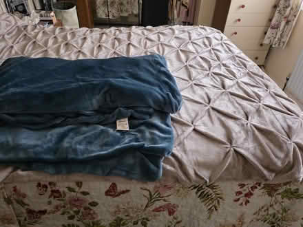 Photo of free 2 double size bed throws as new velvet double thickness (Mile Oak BN41) #1