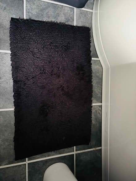 Photo of free Black microfibre bath mat (High Wycombe HP10) #2