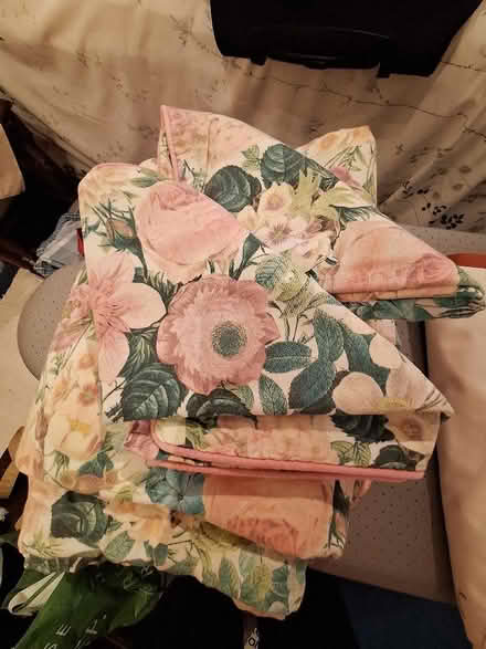 Photo of free King size patterned duvet cover (Caversham RG4) #1