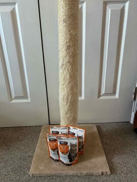Photo of free Cat scratcher & unopened cat treats (Musselburgh EH21) #1