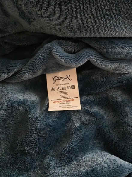 Photo of free 2 double size bed throws as new velvet double thickness (Mile Oak BN41) #2