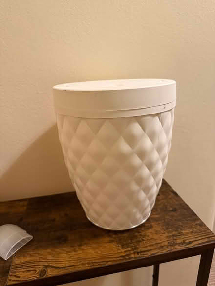 Photo of free White plastic bin (TW7) #1