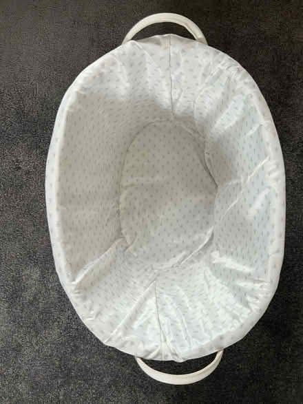 Photo of free White basket (Twickenham TW2) #2