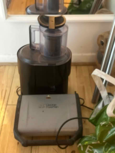 Photo of free Juicer & George foreman grill (West Hampstead NW6) #1