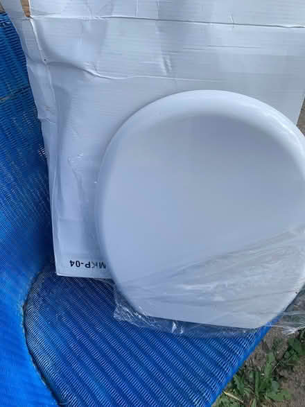 Photo of free White loo seat (Ringwood BH24) #1