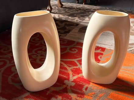 Photo of free 2 matching cream contemporary vases (Spondon DE21) #1