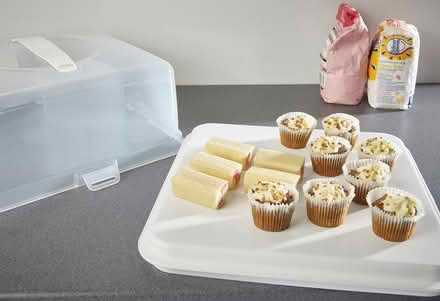 Photo of free Square Cake Box (LE8 5AH) #3