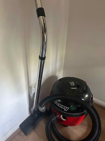 Photo of free Working Henry hoover (Greenwich / deptford bridge) #1