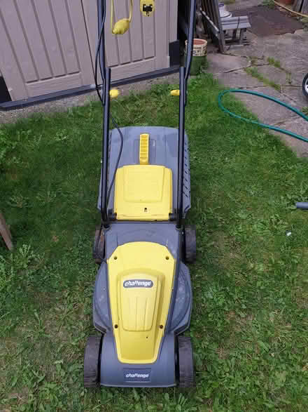 Photo of free Electric lawnmower (Ickleford. SG5) #4