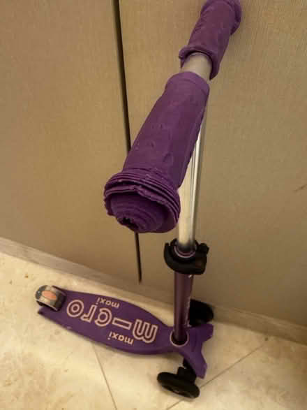 Photo of free Micro maxi scooter/ must go now (SW11) #1