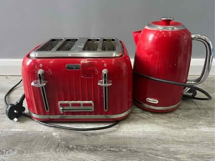 Photo of free Breville 4 slice toaster and kettle (Wickford SS12) #1