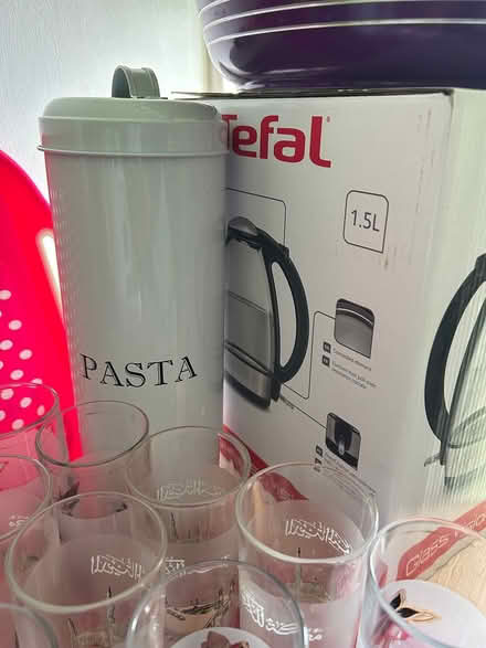 Photo of free Kitchen Lot incl. 1.5l Glass kettle (Wolverhampton WV10) #3