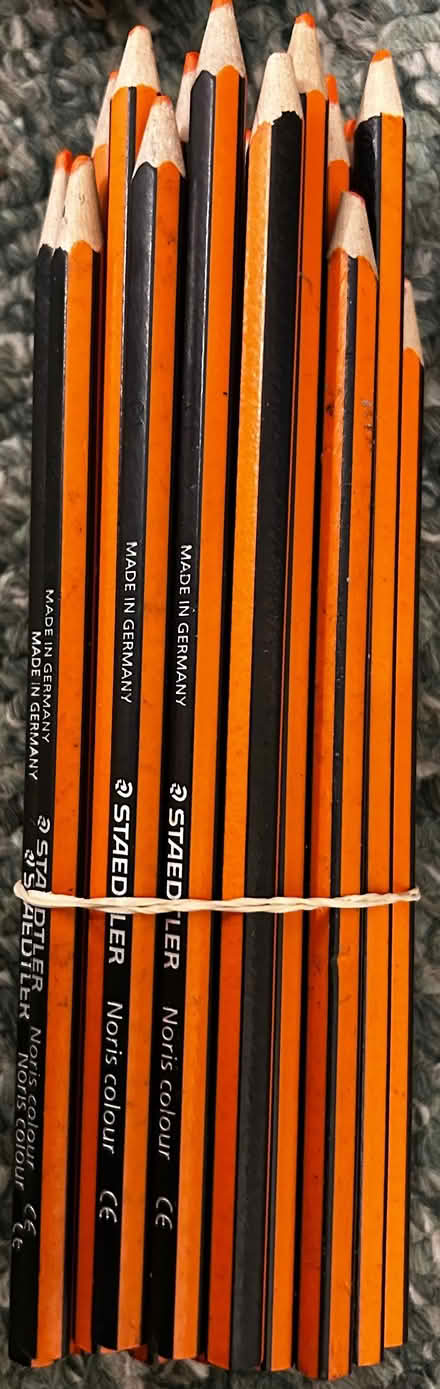 Photo of free Bundle of pencil crayons, dry wipe pens, 2 highlighters (Chesham HP5) #1