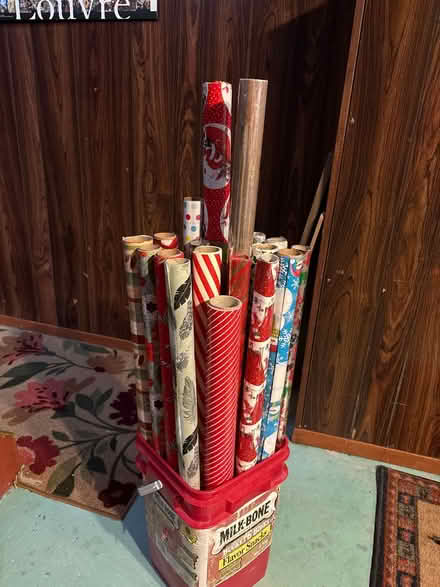 Photo of free Christmas Wrap (Upper Stoney Cree) #1