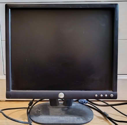 Photo of free 19" Dell computer monitor - working (Kew TW9) #1