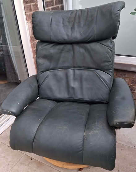 Photo of free Green Leather Reclining Stressless chair (South Wootton PE30) #3