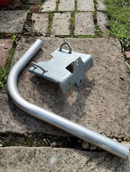 Photo of free TV Aerial bracket and pole. (Henleaze Ward BS9) #1