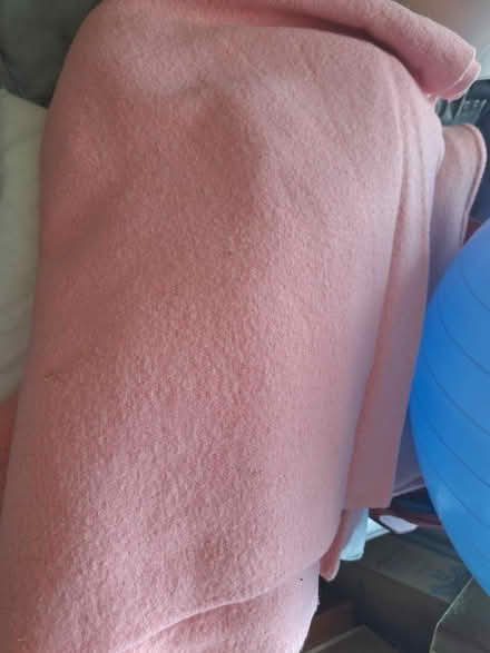 Photo of free Pink blanket (GL51) #1