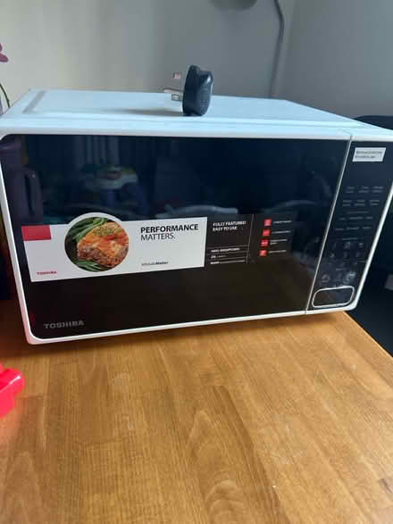 Photo of free Fully functional microwave (Greenwich / deptford bridge) #1